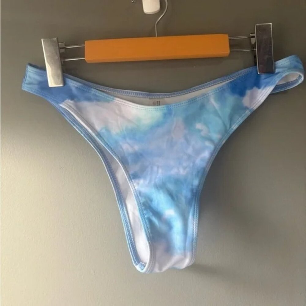Blue Tie-Dye Sky Cloud Pattern Bikini Set With Me… - image 2
